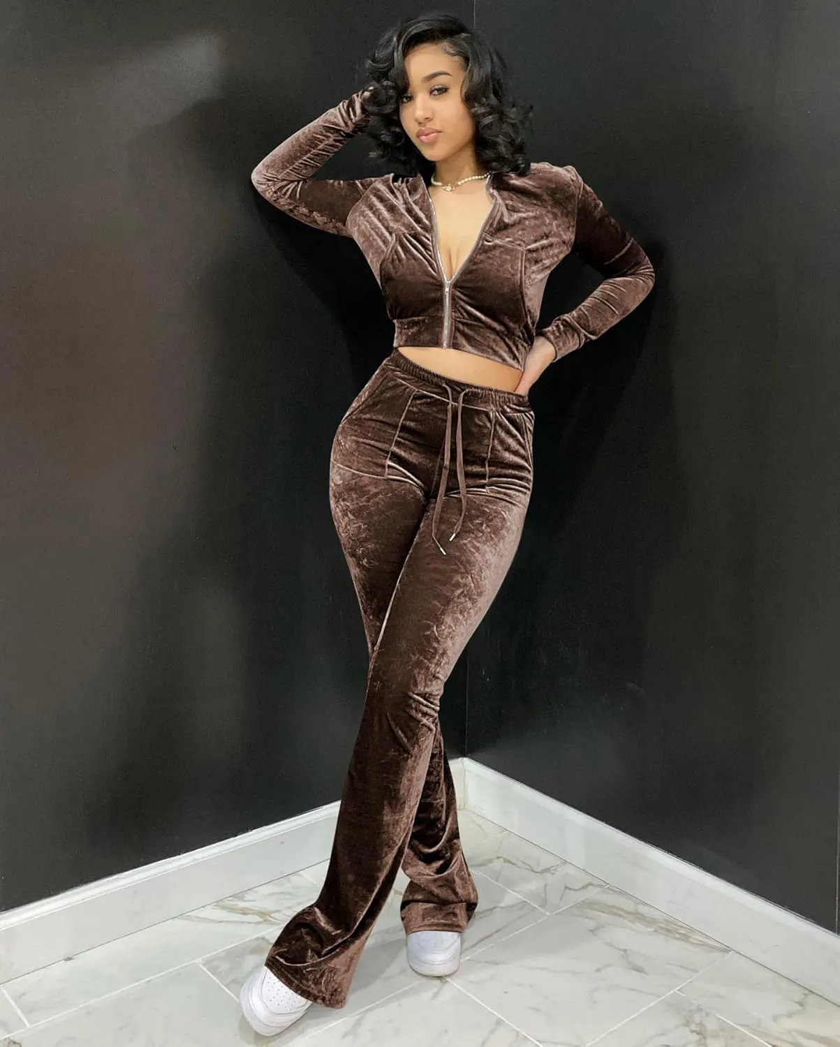 yidengymx Womens 2 Piece Velour Tracksuit Two Piece Outfits for Women Long Sleeve Zip Up Crop Tops Sweatpants Sets Pockets