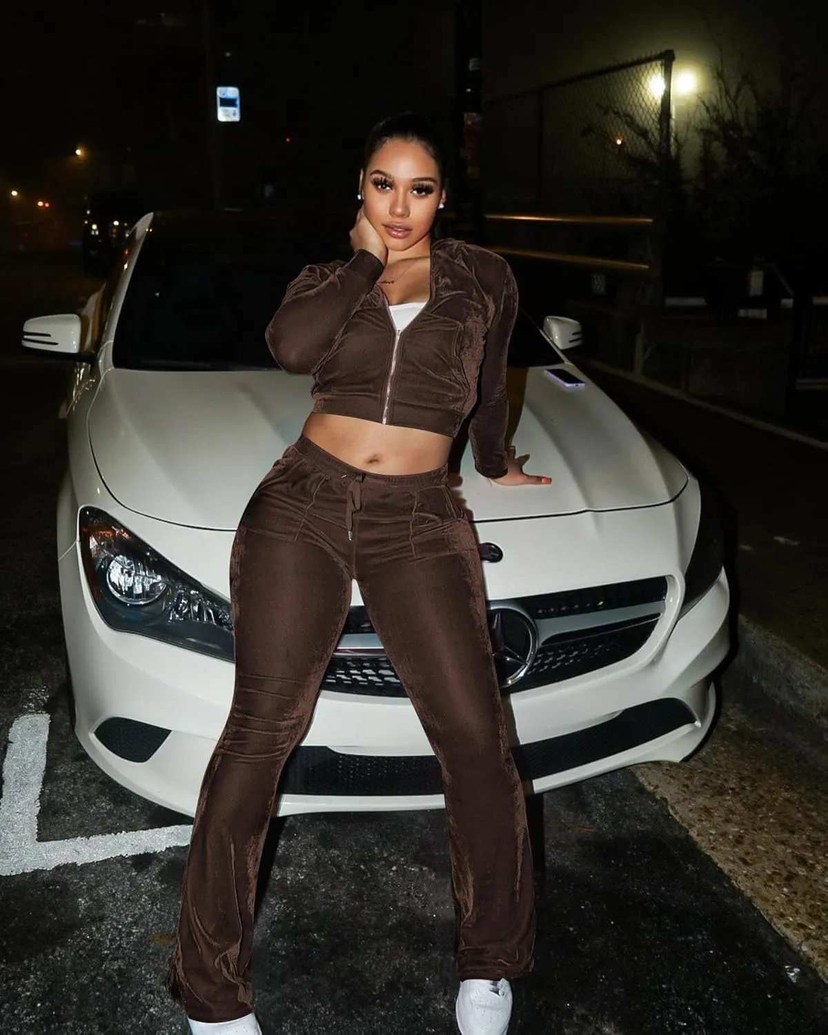 yidengymx Womens 2 Piece Velour Tracksuit Two Piece Outfits for Women Long Sleeve Zip Up Crop Tops Sweatpants Sets Pockets